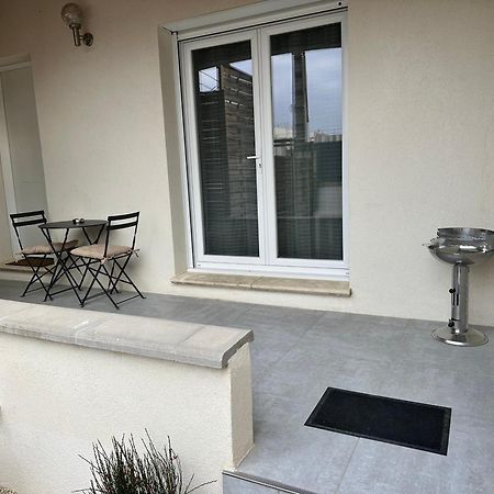 Appartement T2 Avec Terrasse Et Cour Cavaillon Exterior photo