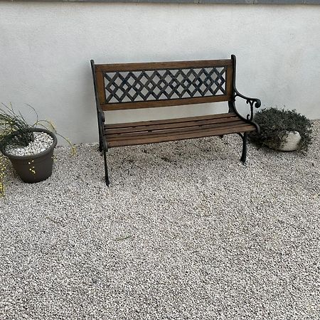 Appartement T2 Avec Terrasse Et Cour Cavaillon Exterior photo
