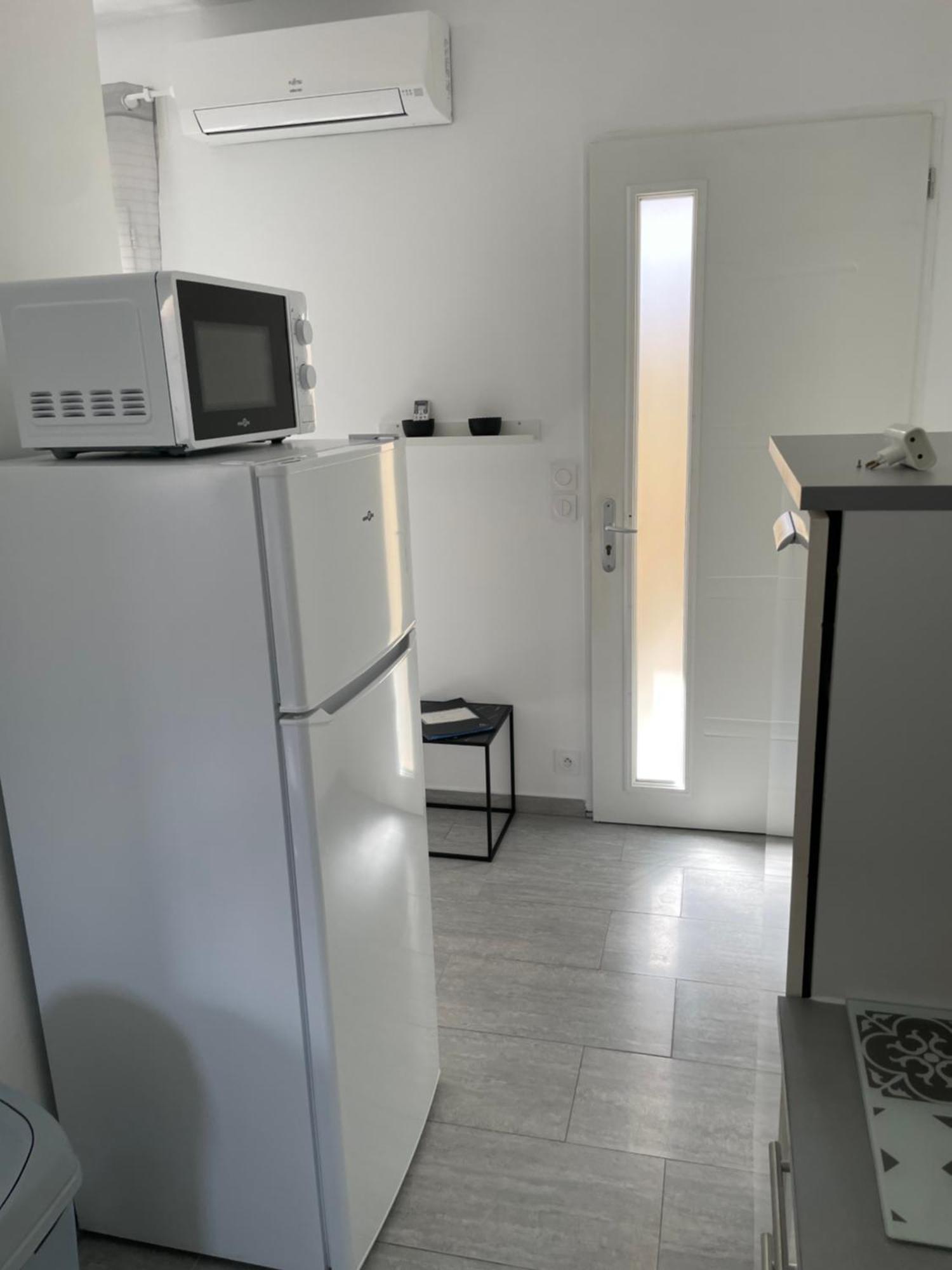 Appartement T2 Avec Terrasse Et Cour Cavaillon Exterior photo