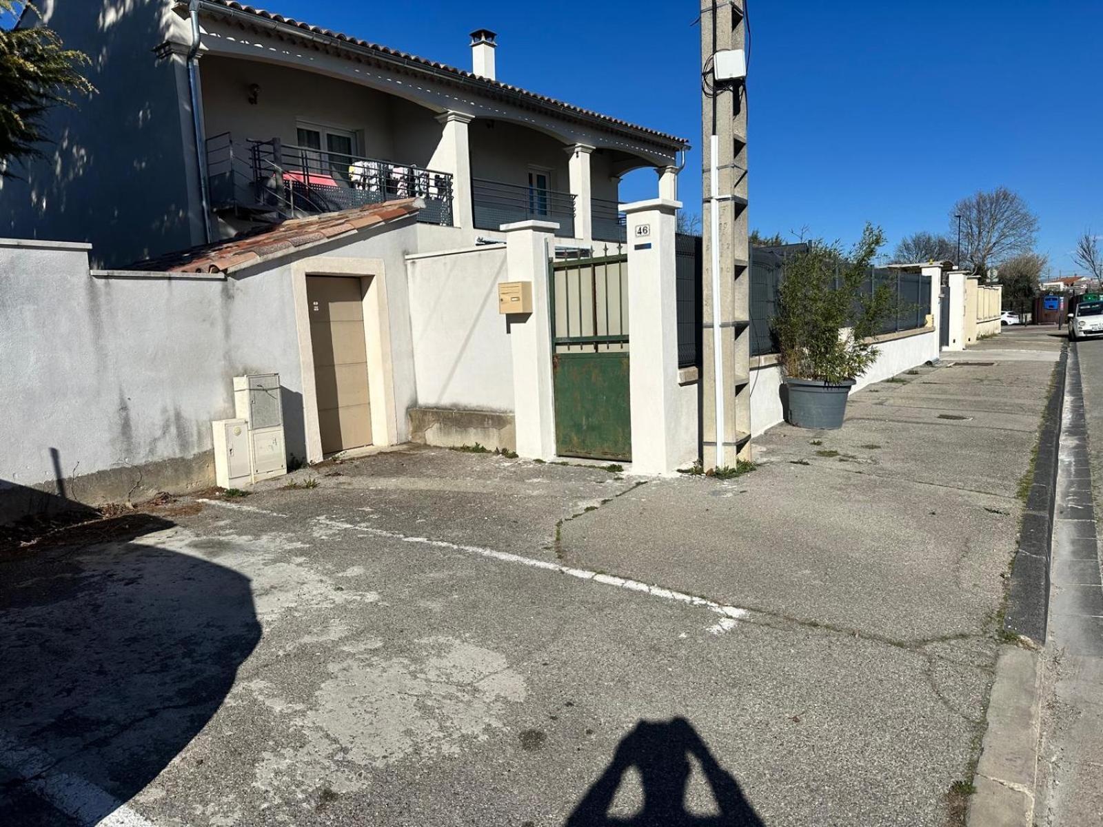 Appartement T2 Avec Terrasse Et Cour Cavaillon Exterior photo