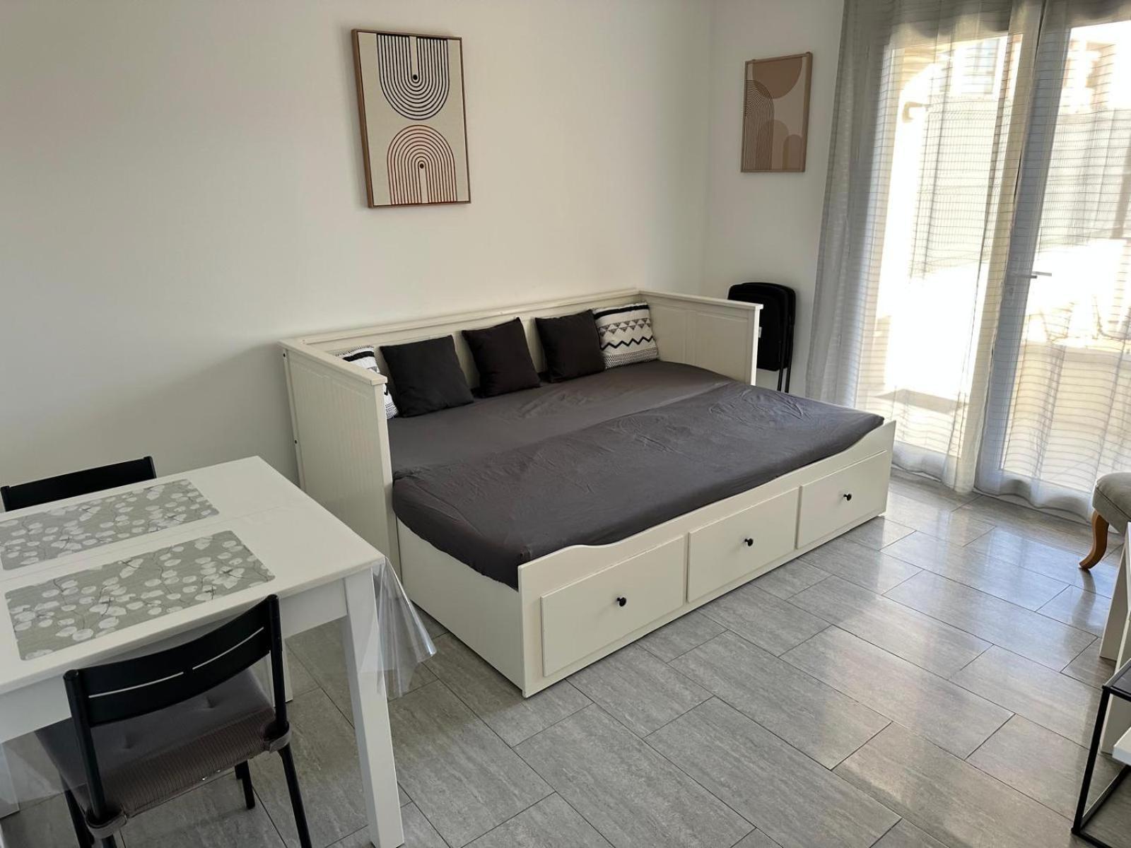 Appartement T2 Avec Terrasse Et Cour Cavaillon Exterior photo
