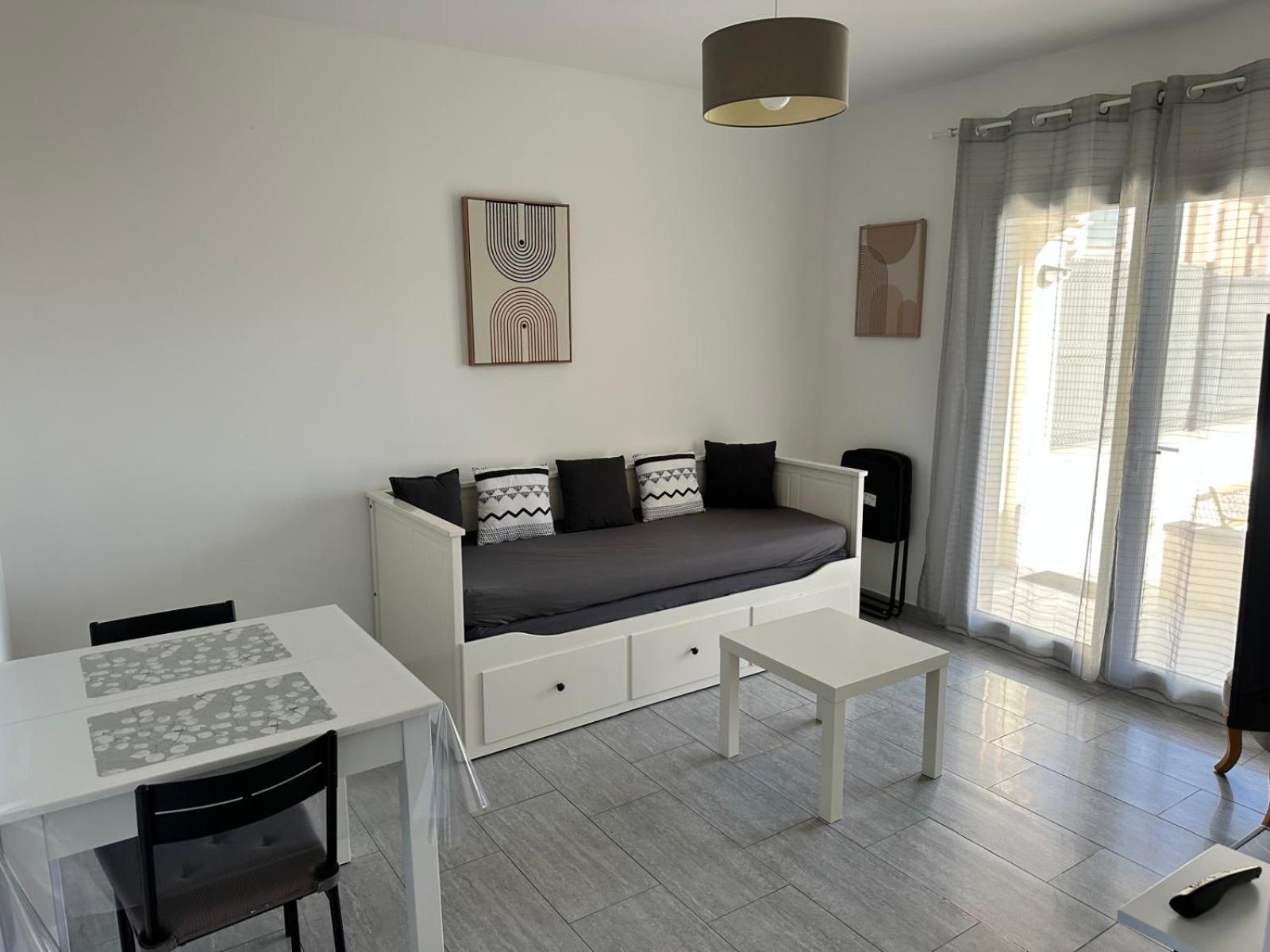 Appartement T2 Avec Terrasse Et Cour Cavaillon Exterior photo